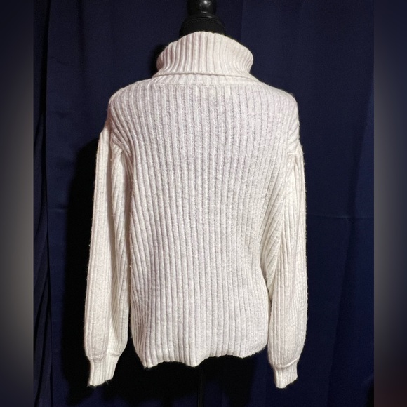 Cozy White Turtleneck Sweater - Picture 5 of 5